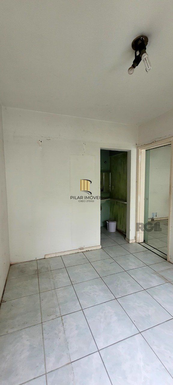  Apartamento amplo com dois dormitórios no bairro Rio Branco  em Porto Alegre. 