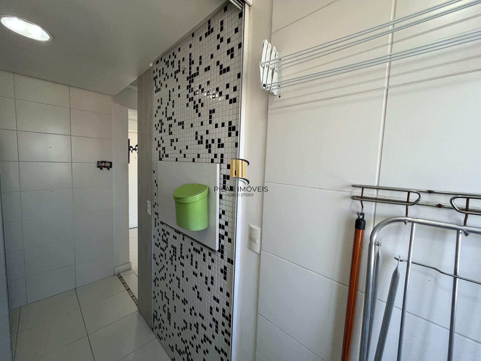 Apartamento de um quarto e uma vaga de garagem no bairro Menino Deus em POA/RS