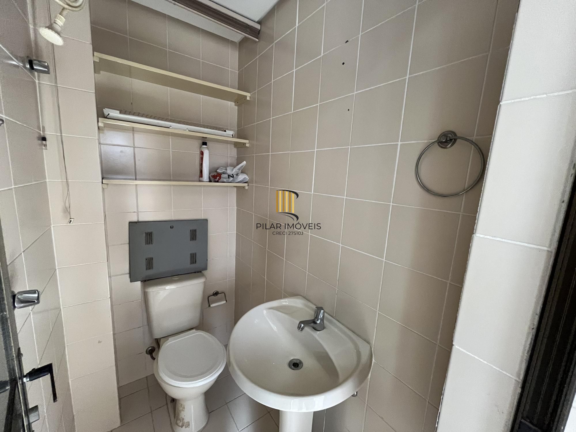 Apartamento de 3 quartos, suíte e 2 vagas de garagem no Bairro Menino Deus POA