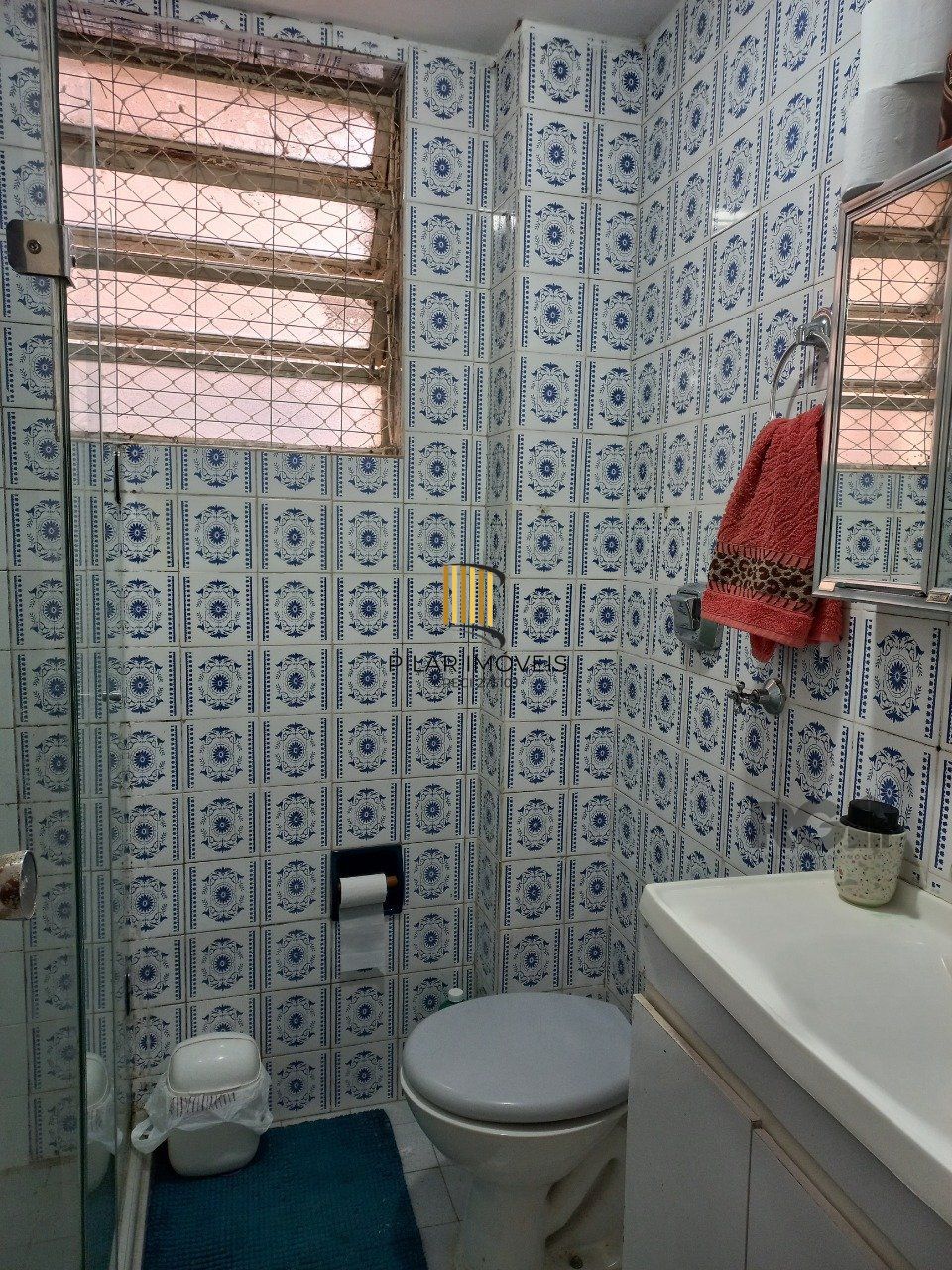 JKzão amplo, transformado  1 dormitório no bairro Santa Cecília em Porto Alegre