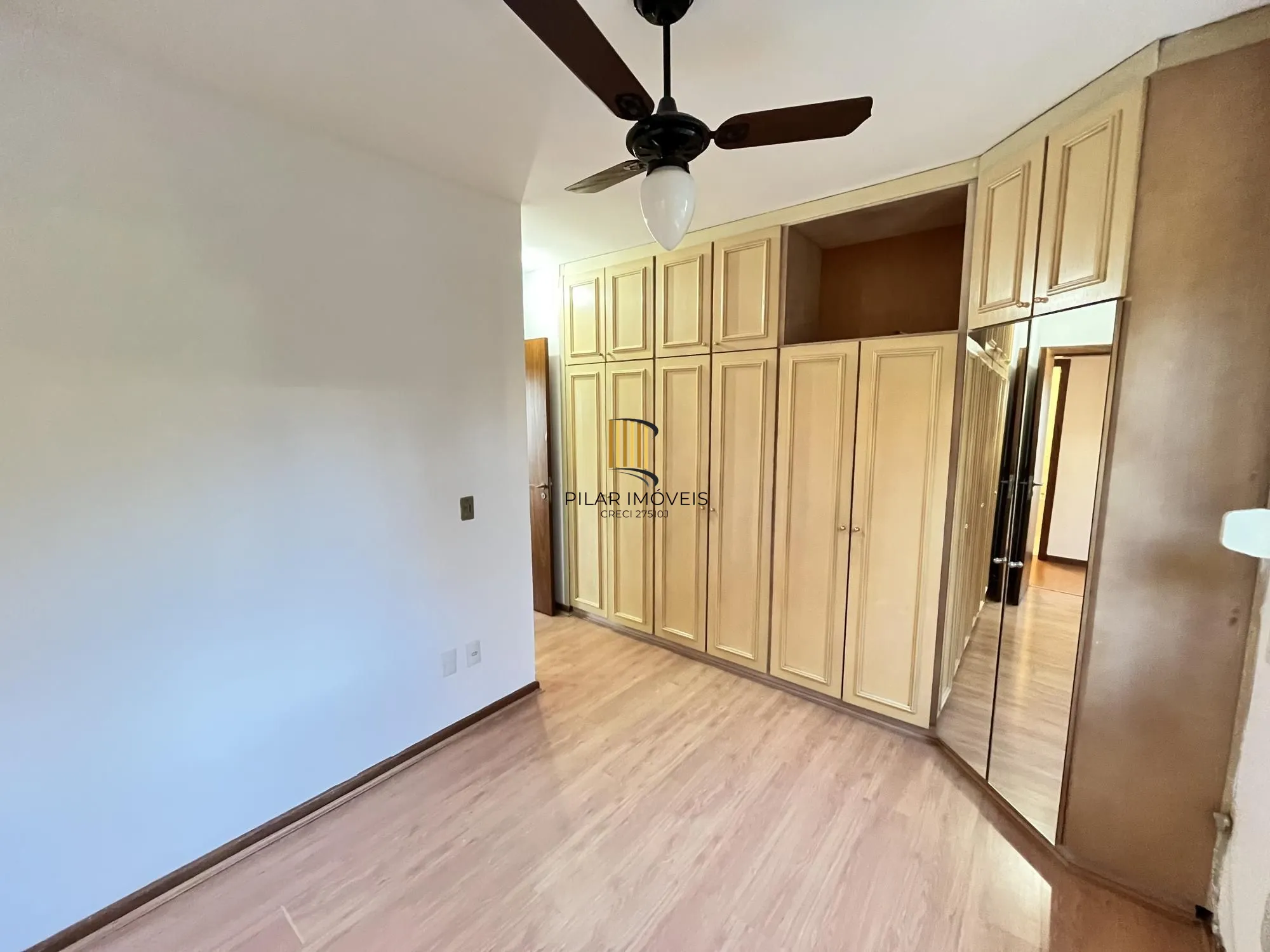 Apartamento de 3 quartos e 1 vaga de garagem no bairro Chácara da Pedras em POA