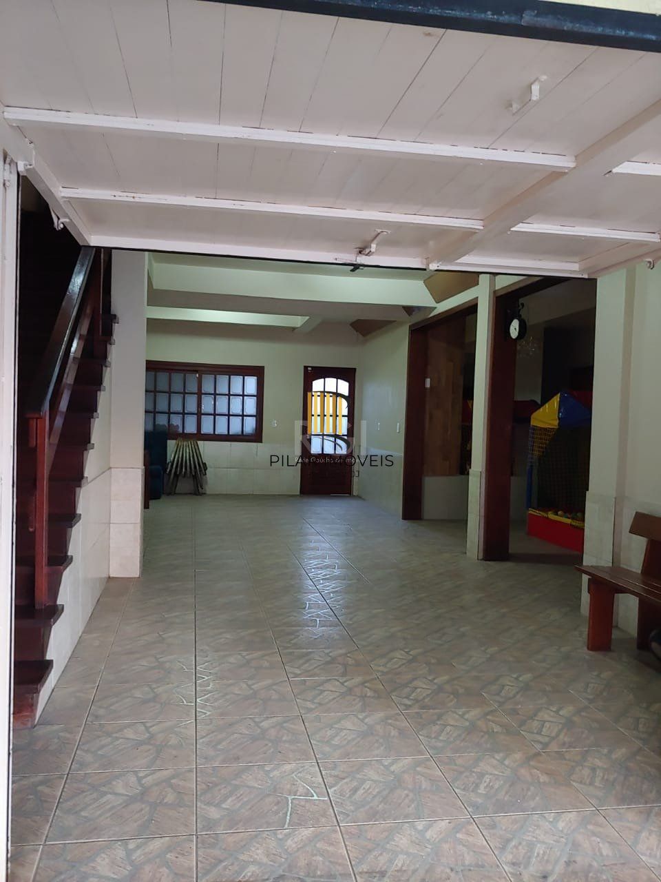 Casa para Venda - 250m², 3 dormitórios, sendo 1 suites, 5 vagas - Santa Rosa