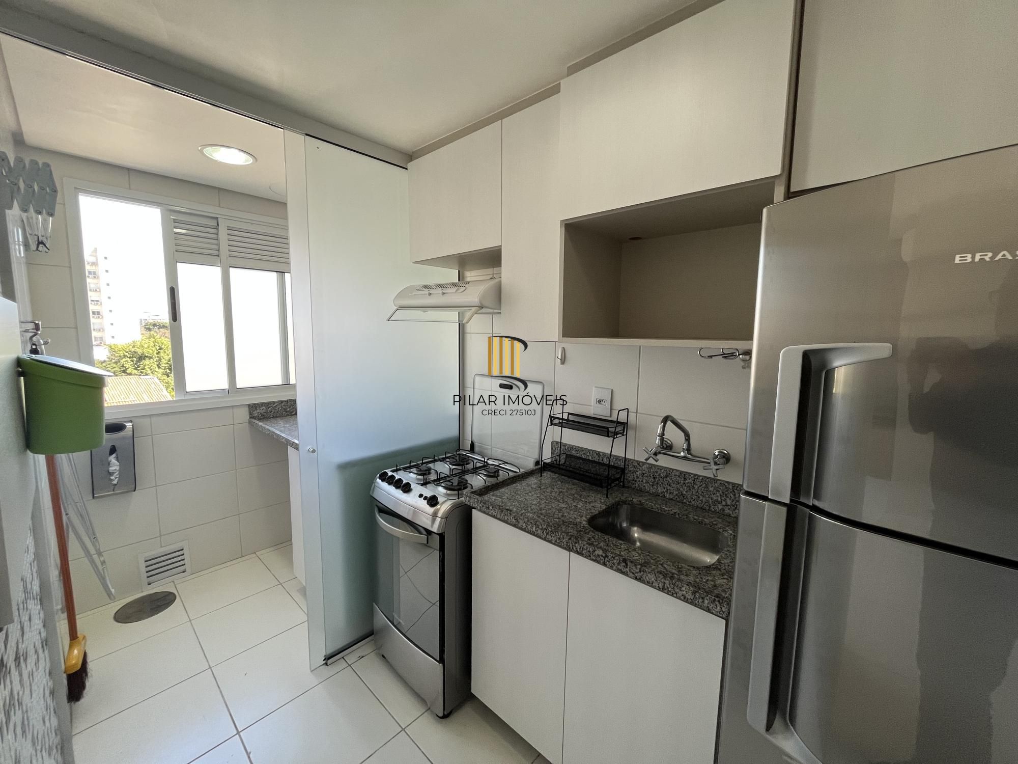 Apartamento de um quarto e uma vaga de garagem no bairro Menino Deus em POA/RS