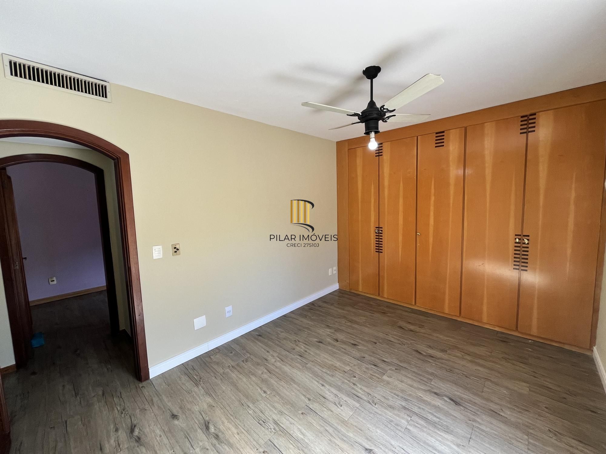 Apartamento de 4 quartos, suíte, amplo closet, dependência e 2 vagas de garagem