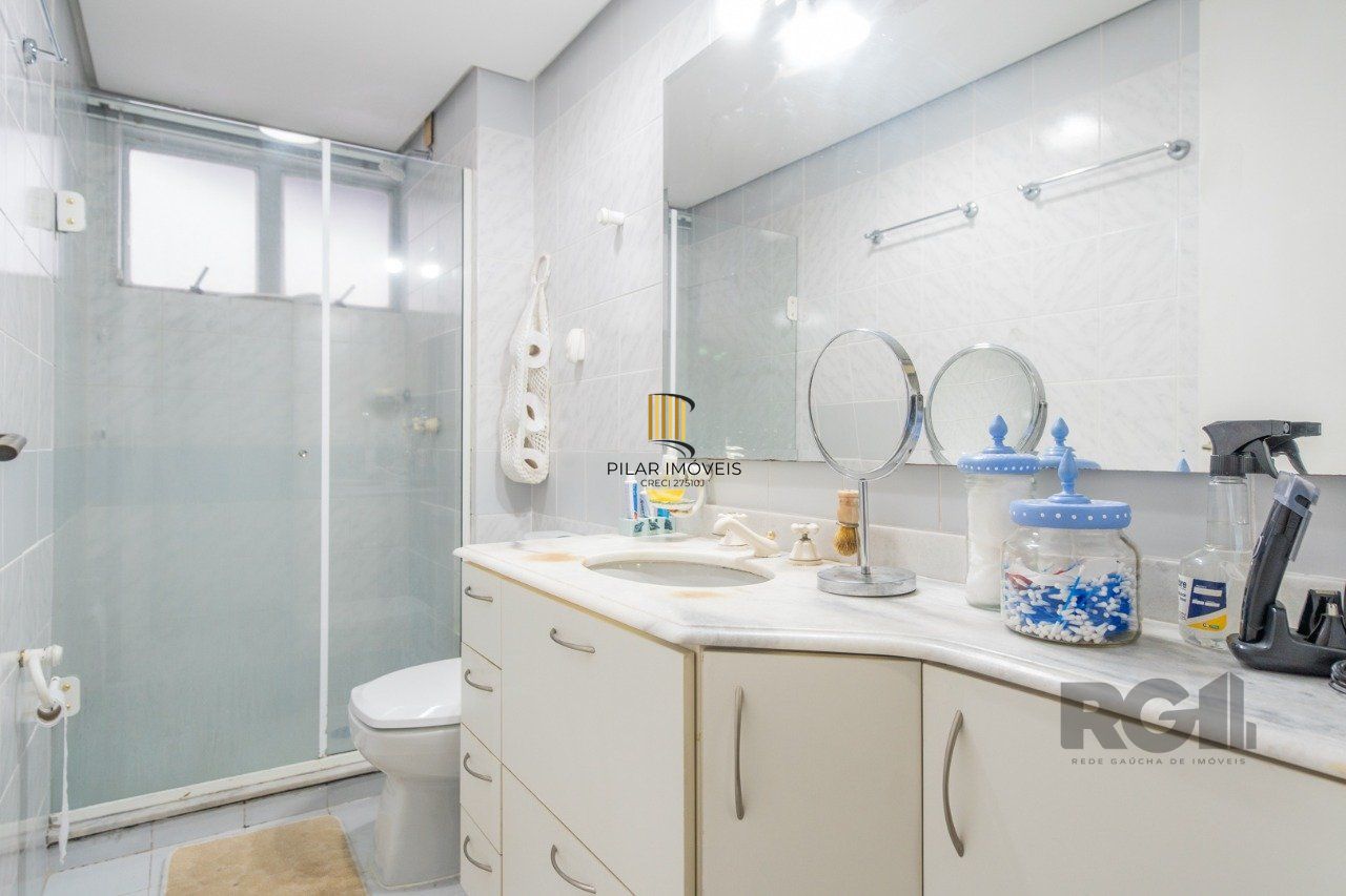 Apartamento de 1 quarto, sacada e uma vaga de garagem no bairro Santana POA/RS.