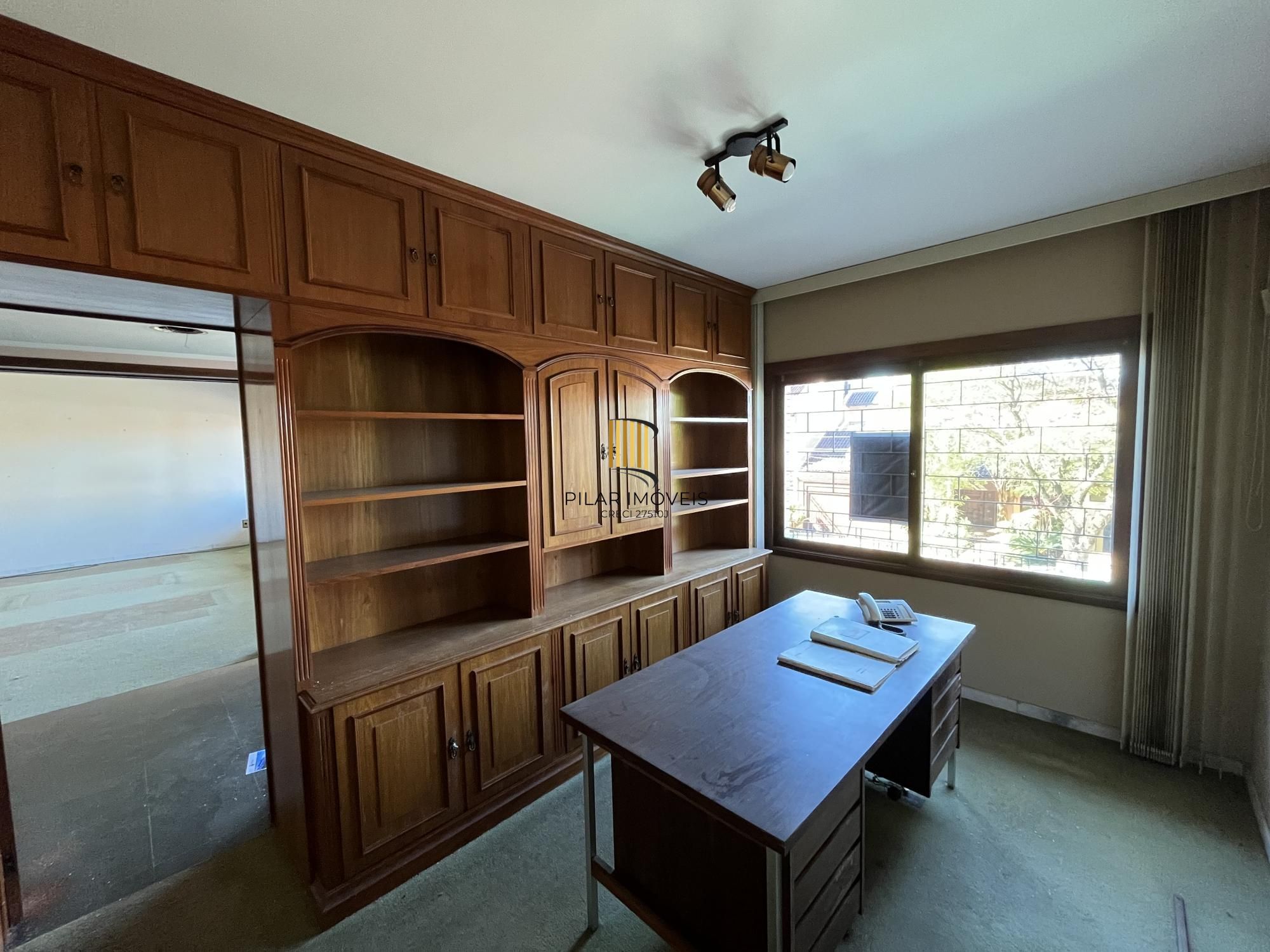 Casa de 4 quartos, 2 suítes e 2 vagas de garagem no bairro Boa Vista em POA