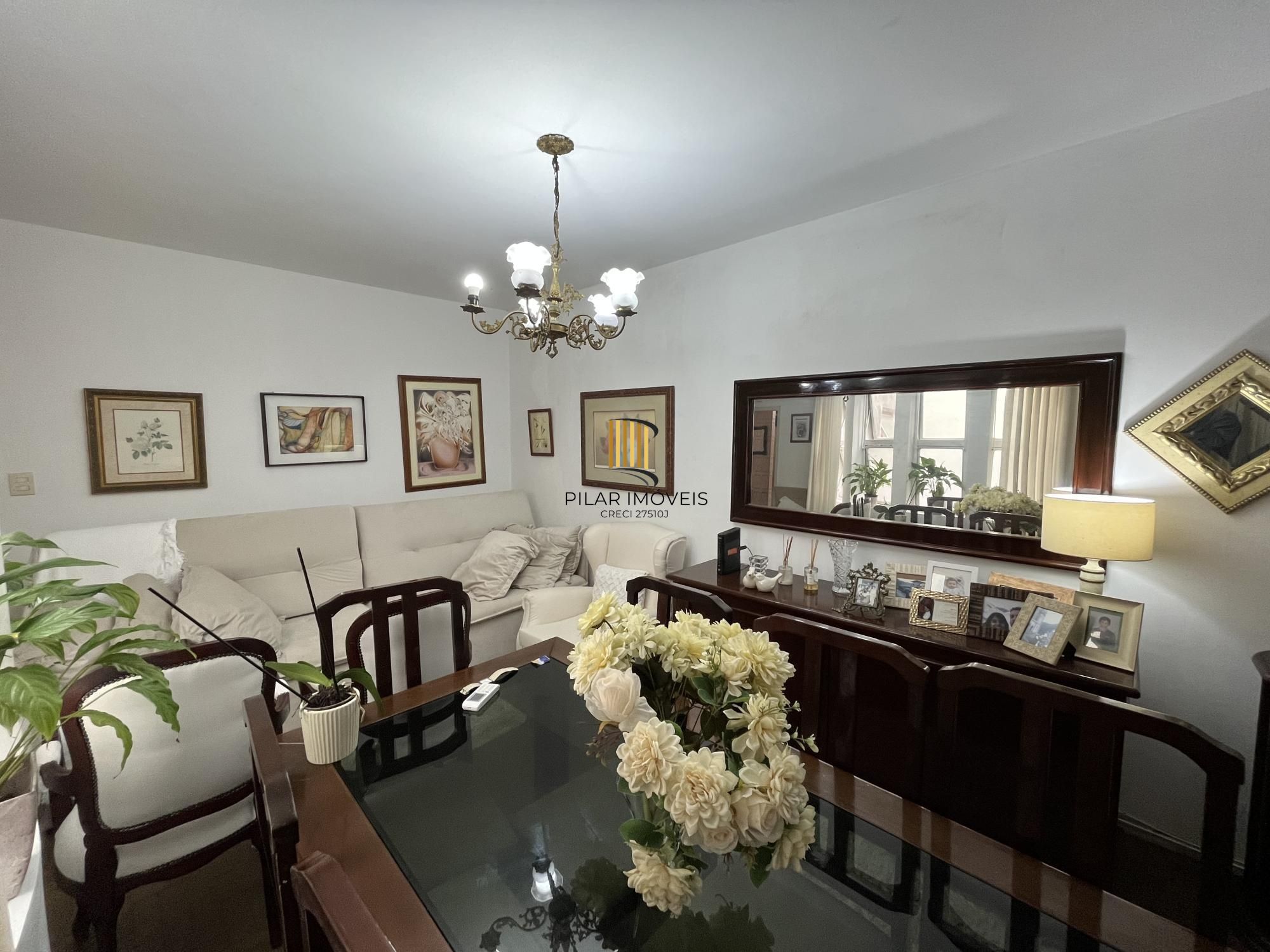Apartamento de dois quartos no bairro Rio Branco em Porto Alegre