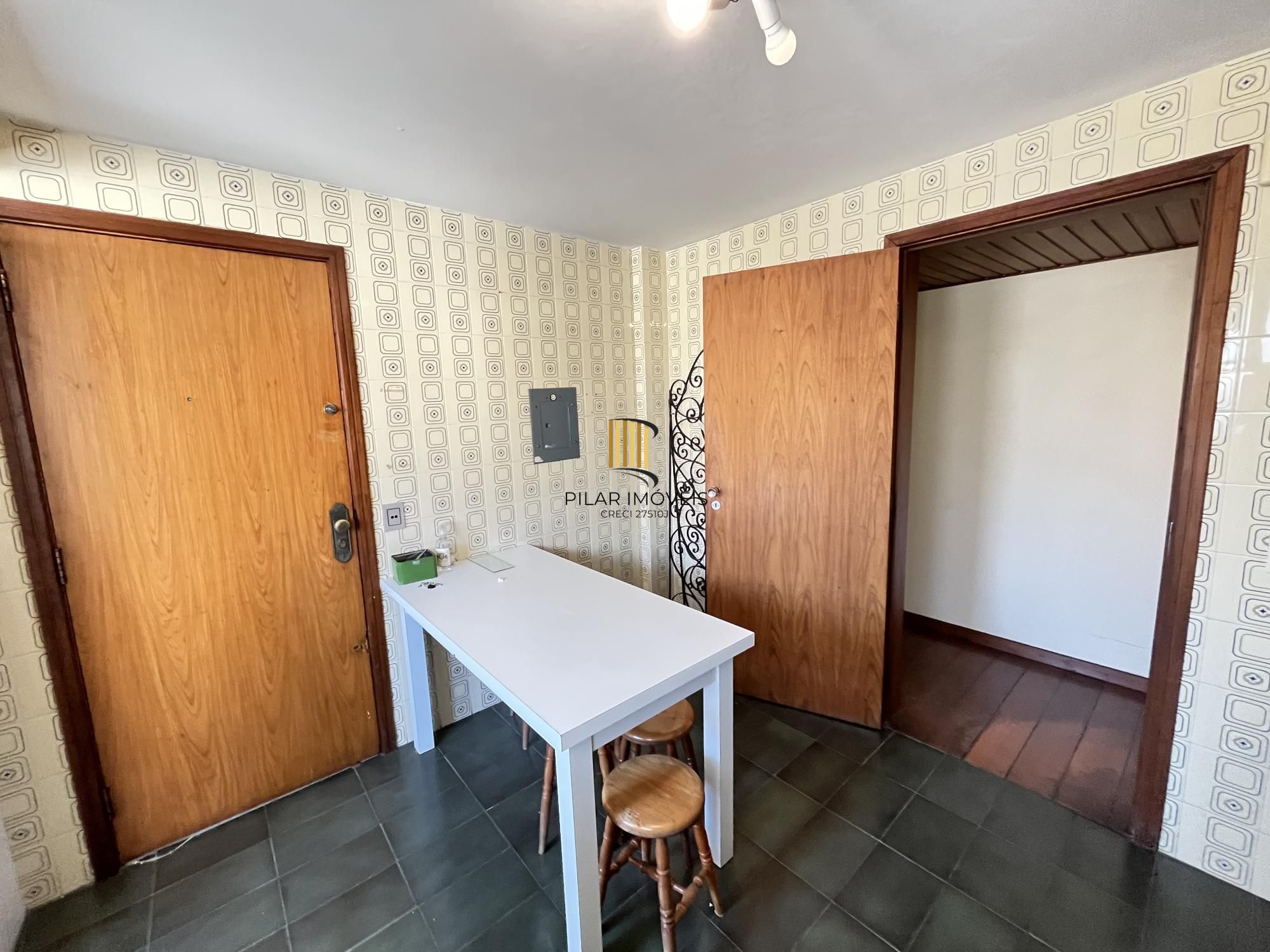 Apartamento de 3 quartos, suíte e 2 vagas de garagem no bairro Auxiliadora POA