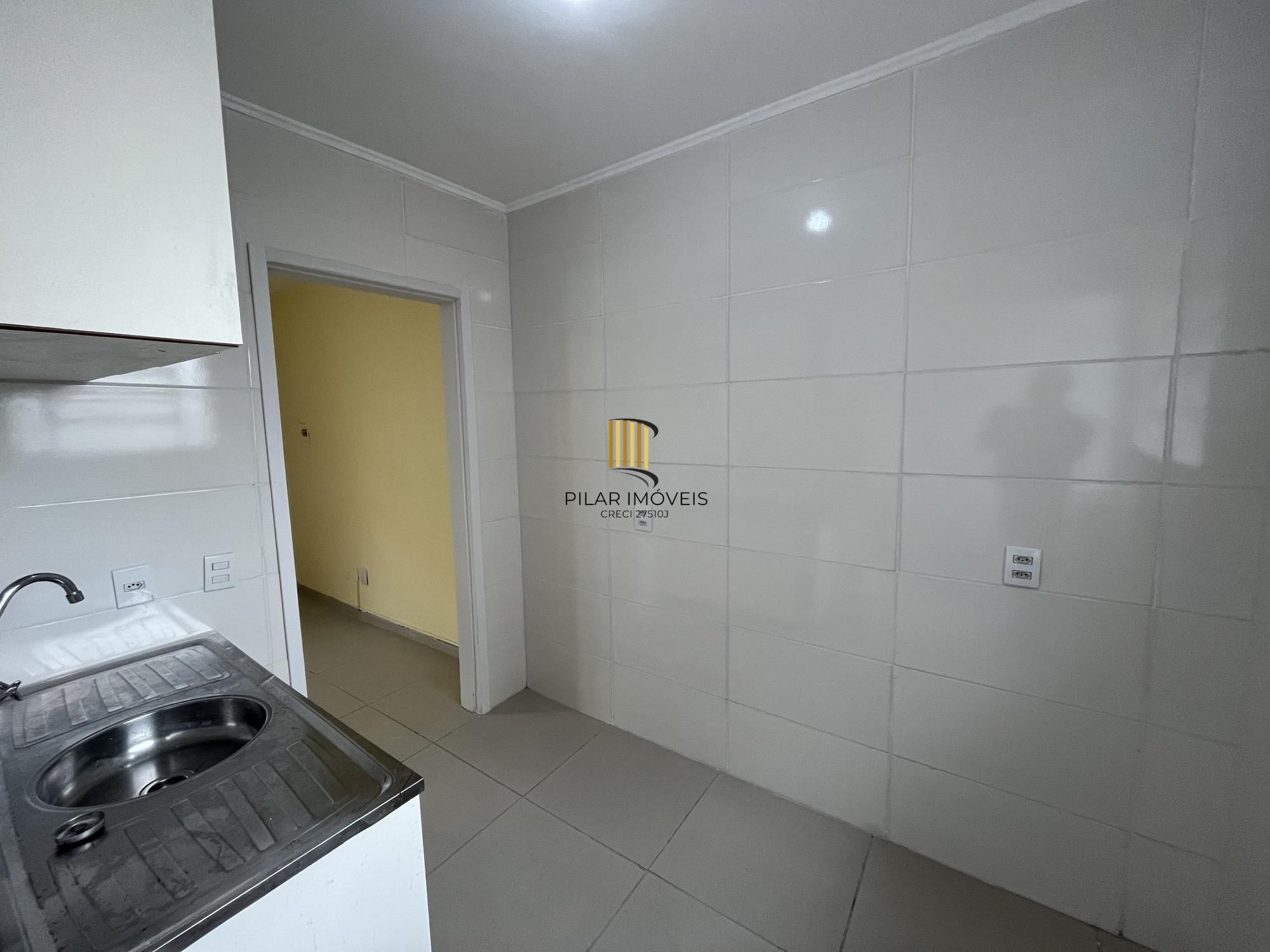 Apartamento reformado de dois quartos no bairro Petrópolis em Porto Alegre
