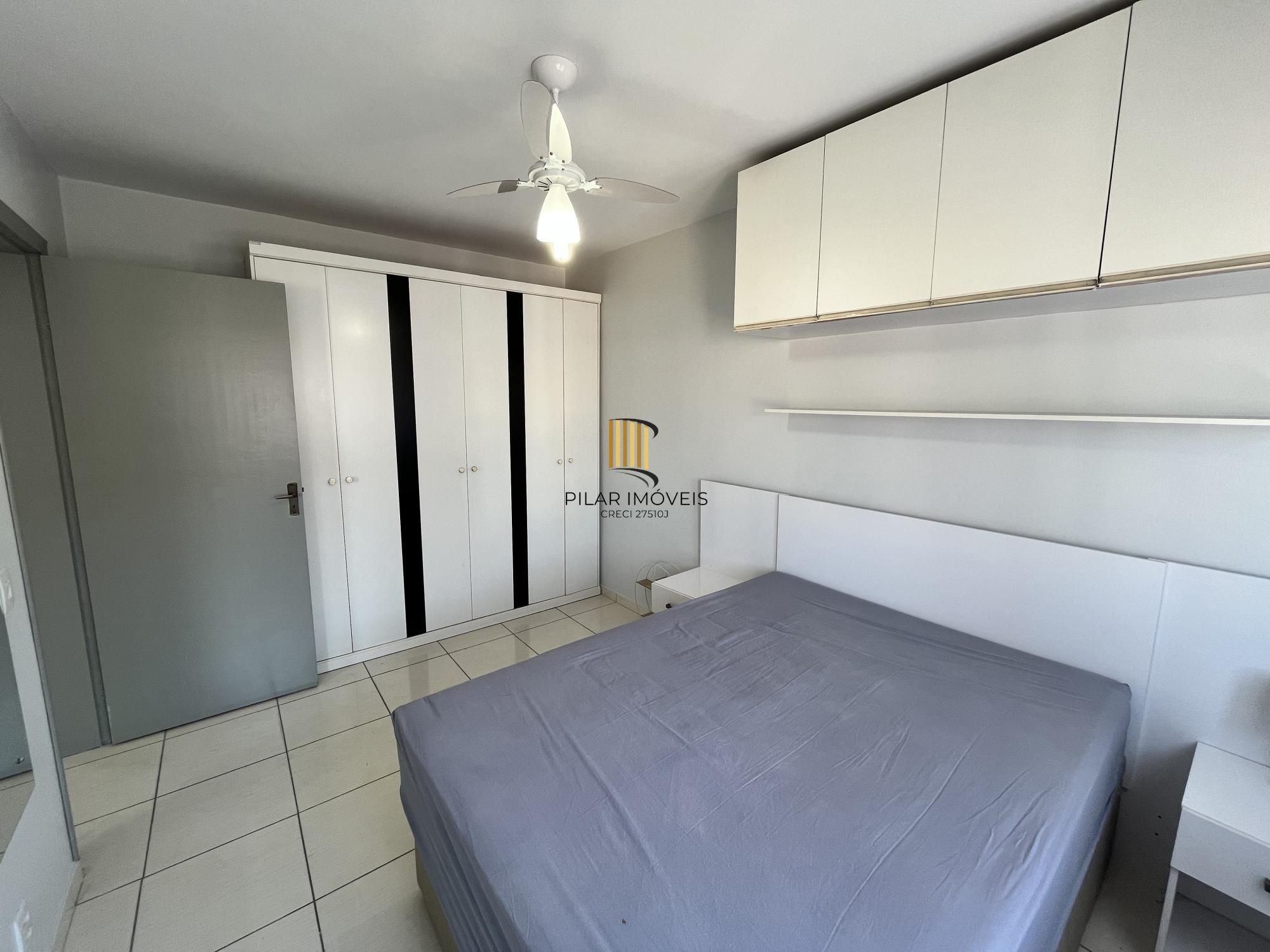 Apartamento de 2 quartos, suíte e 1 vaga de garagem no bairro Farroupilha em POA