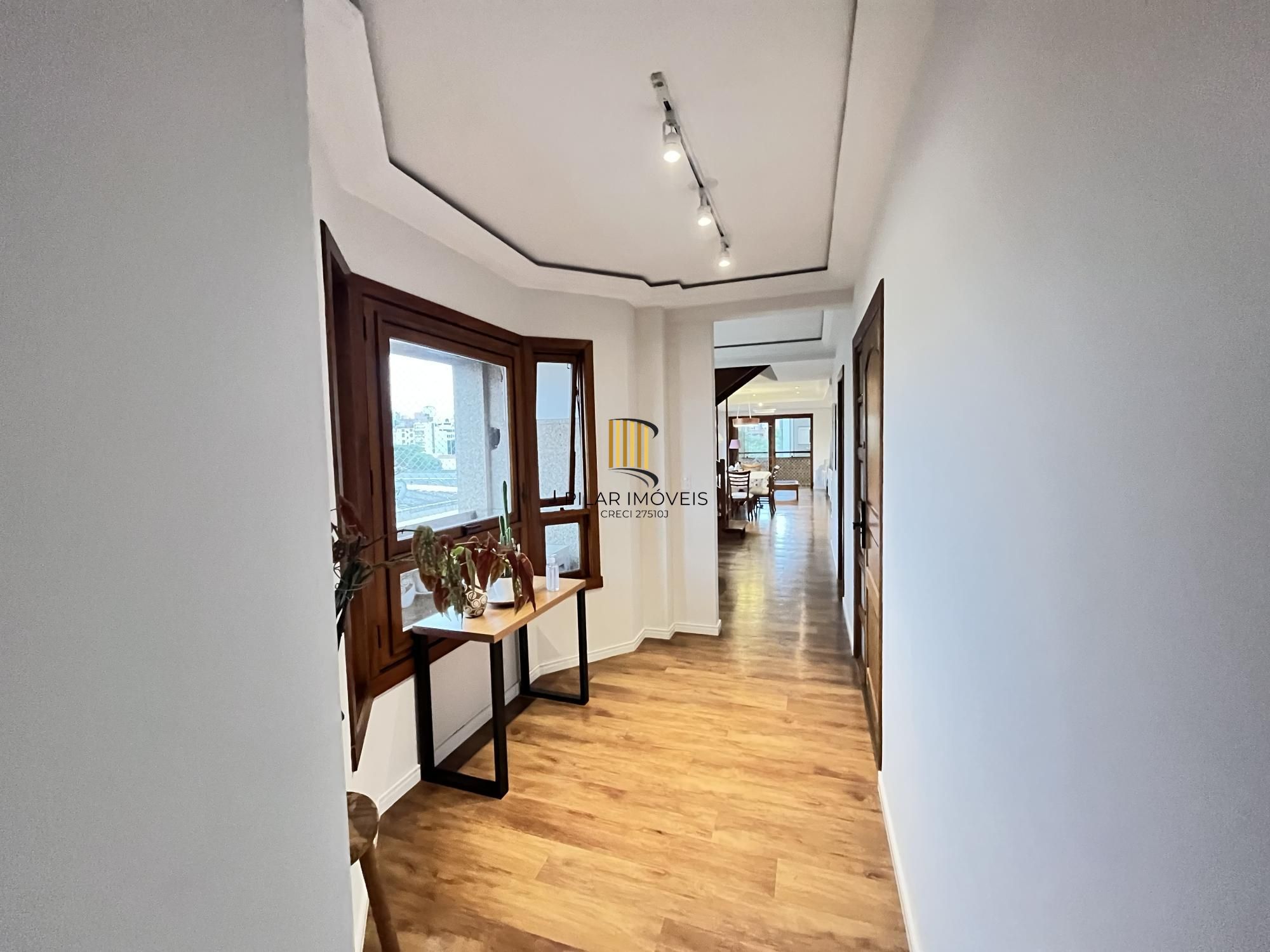 Apartamento de 3 quartos, 2 suítes, 1 americana e 2 vagas no bairro Farroupilha