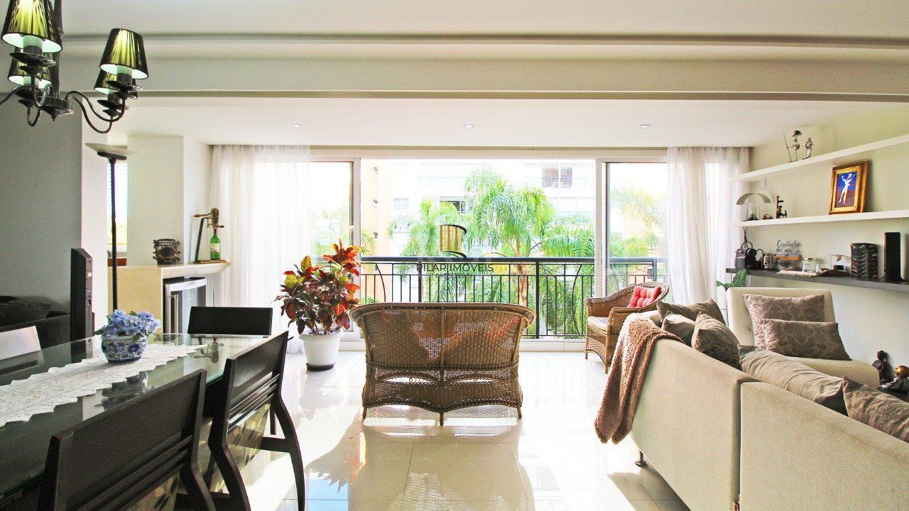 Apartamento com três (3) dormitórios, três (3) suítes sendo uma (1) suíte master e quatro (4) vagas de garagem com dois (2) depósitos próximo ao shopping  Iguatemi, no Condomínio Cipriani Nuova Archit