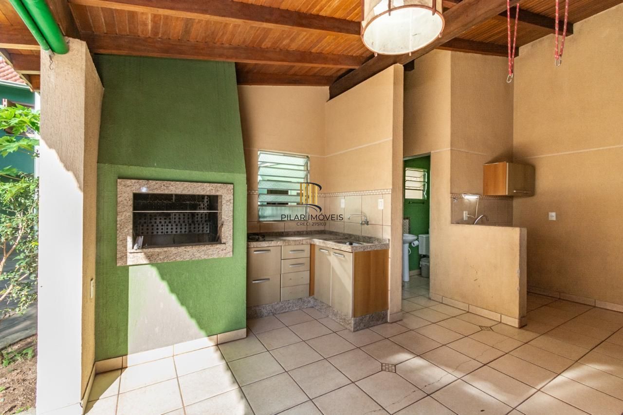 Casa 4 dormitórios no bairro Vila Jardim