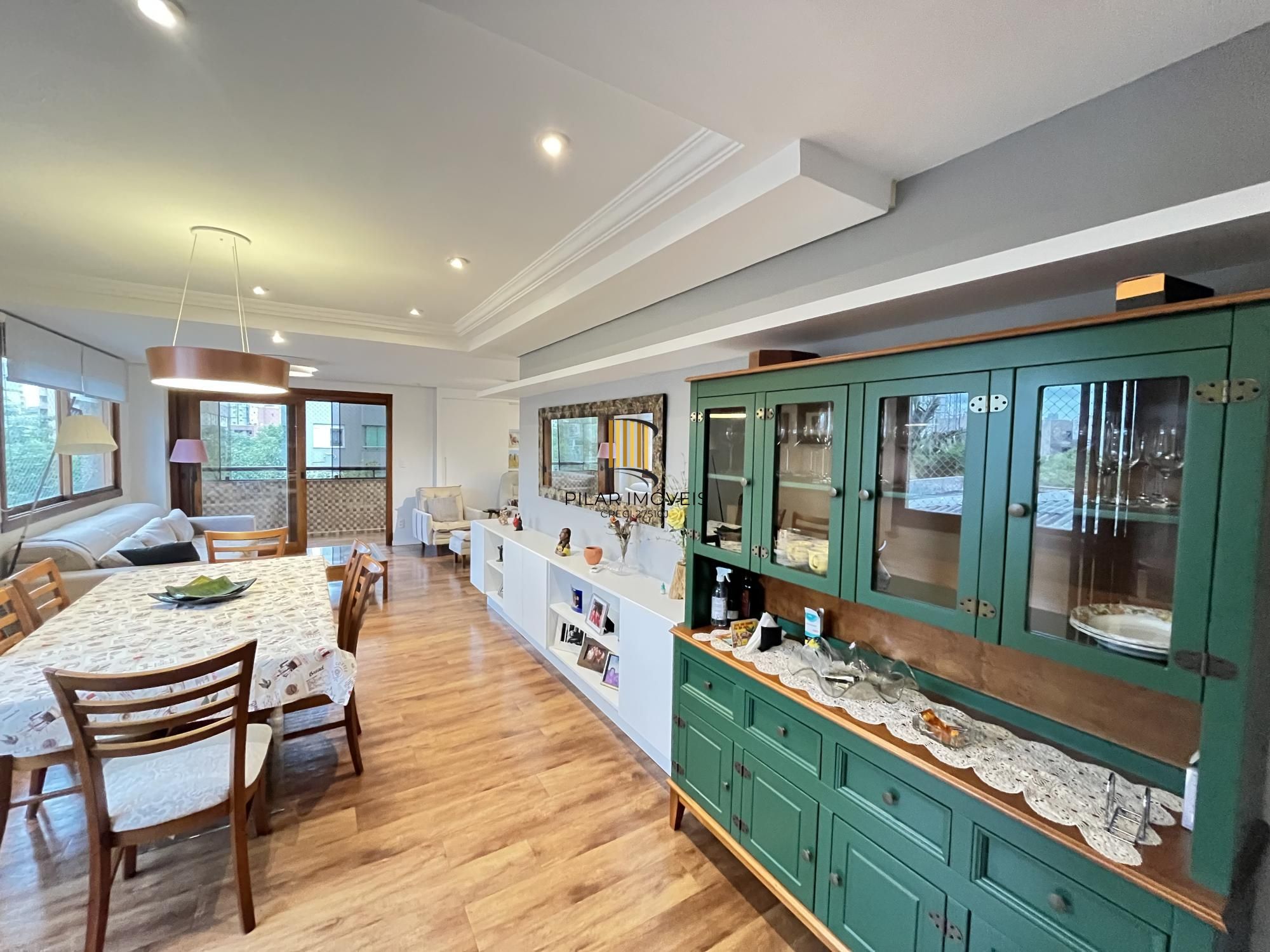 Apartamento de 3 quartos, 2 suítes, 1 americana e 2 vagas no bairro Farroupilha