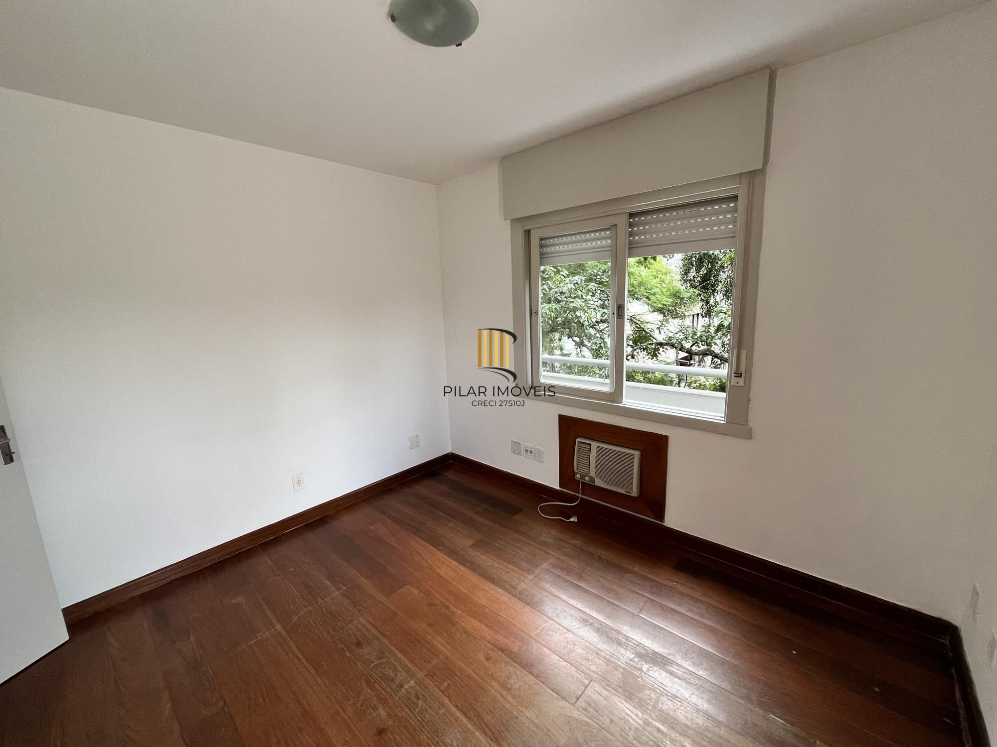 Apartamento de 1 quarto com sacada e 1 vaga de garagem no bairro Farroupilha