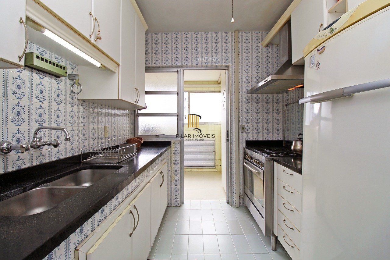 Apartamento para Venda - 245.75m², 3 dormitórios, sendo 1 suites, 2 vagas - Moinhos de Vento