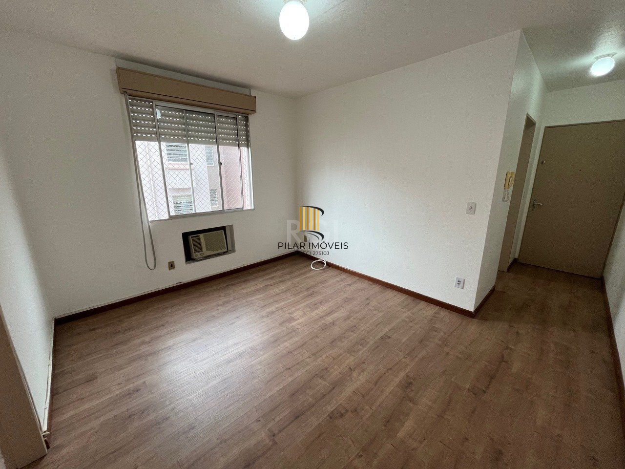 Apartamento de um dormitório no condomínio Piratini com uma vaga de garagem escriturada.