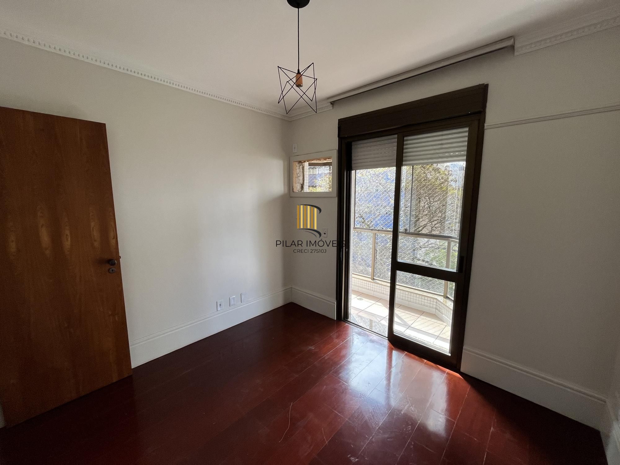 Apartamento de 3 quartos, suíte e 2 vagas de garagem no Bairro Menino Deus POA