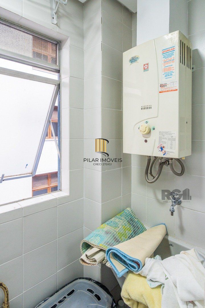 Apartamento de 1 quarto, sacada e uma vaga de garagem no bairro Santana POA/RS.