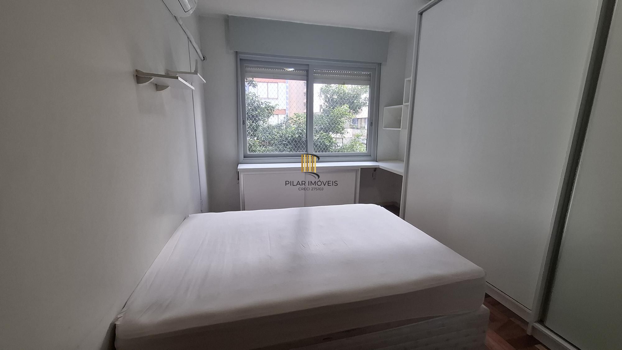 Apartamento 1 dormitório de frente na Lima e Silva próximo à André da Rocha