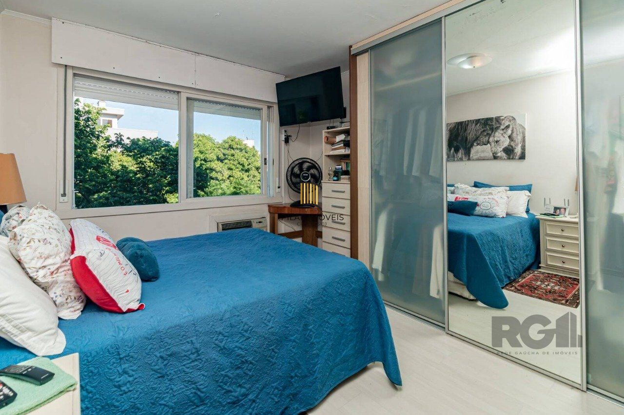 Cobertura de três quartos, suíte e uma vaga de garagem no bairro Higienópolis