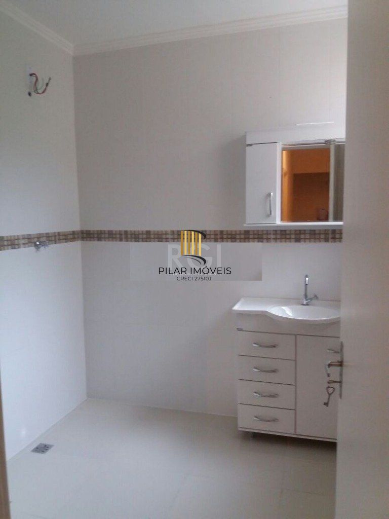 Apartamento de três dormitórios no bairro Independência em Porto Alegre. 