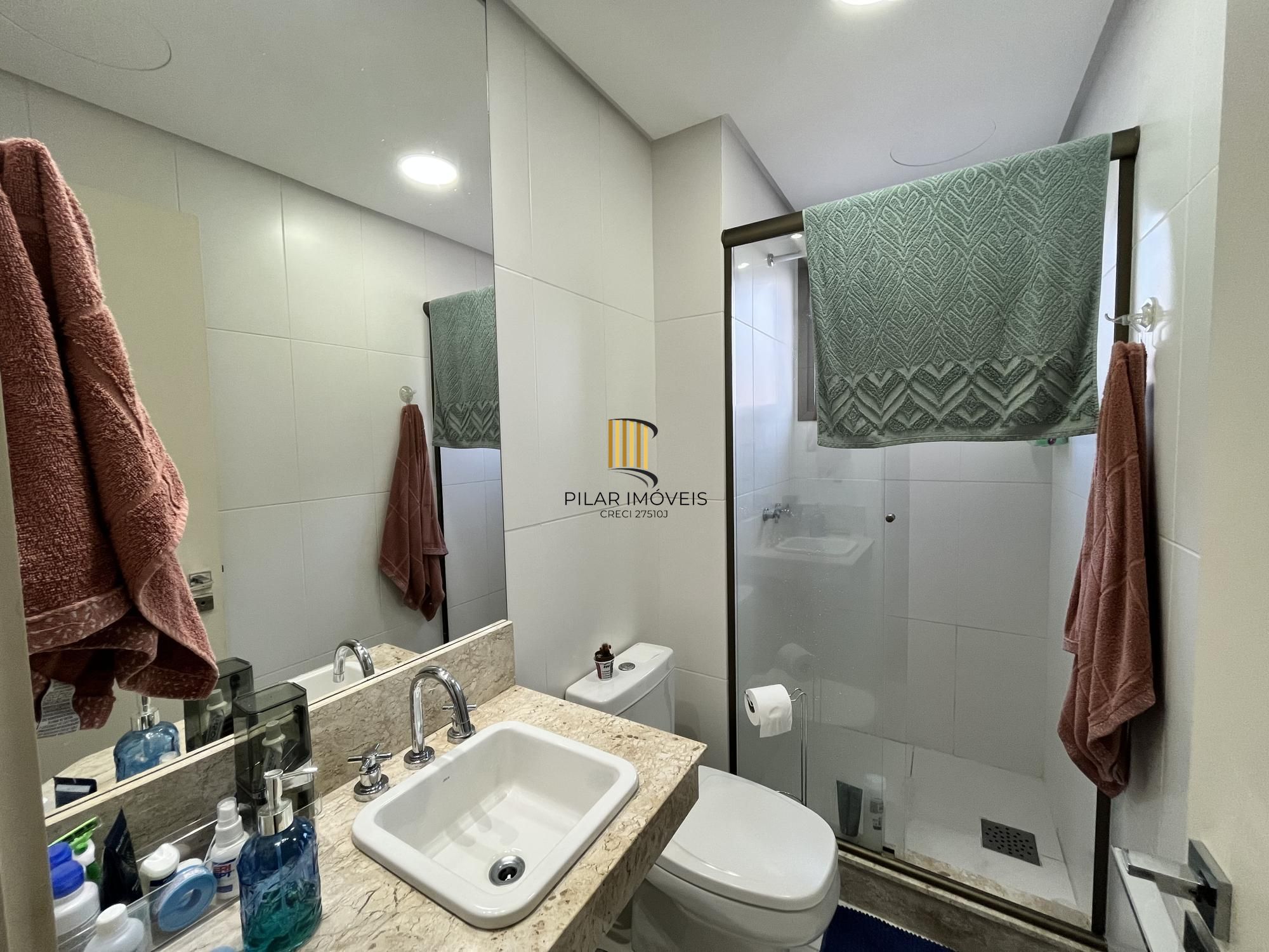 Apartamento de 3 quartos, suíte e 2 vagas de garagem no bairro Menino Deus POA