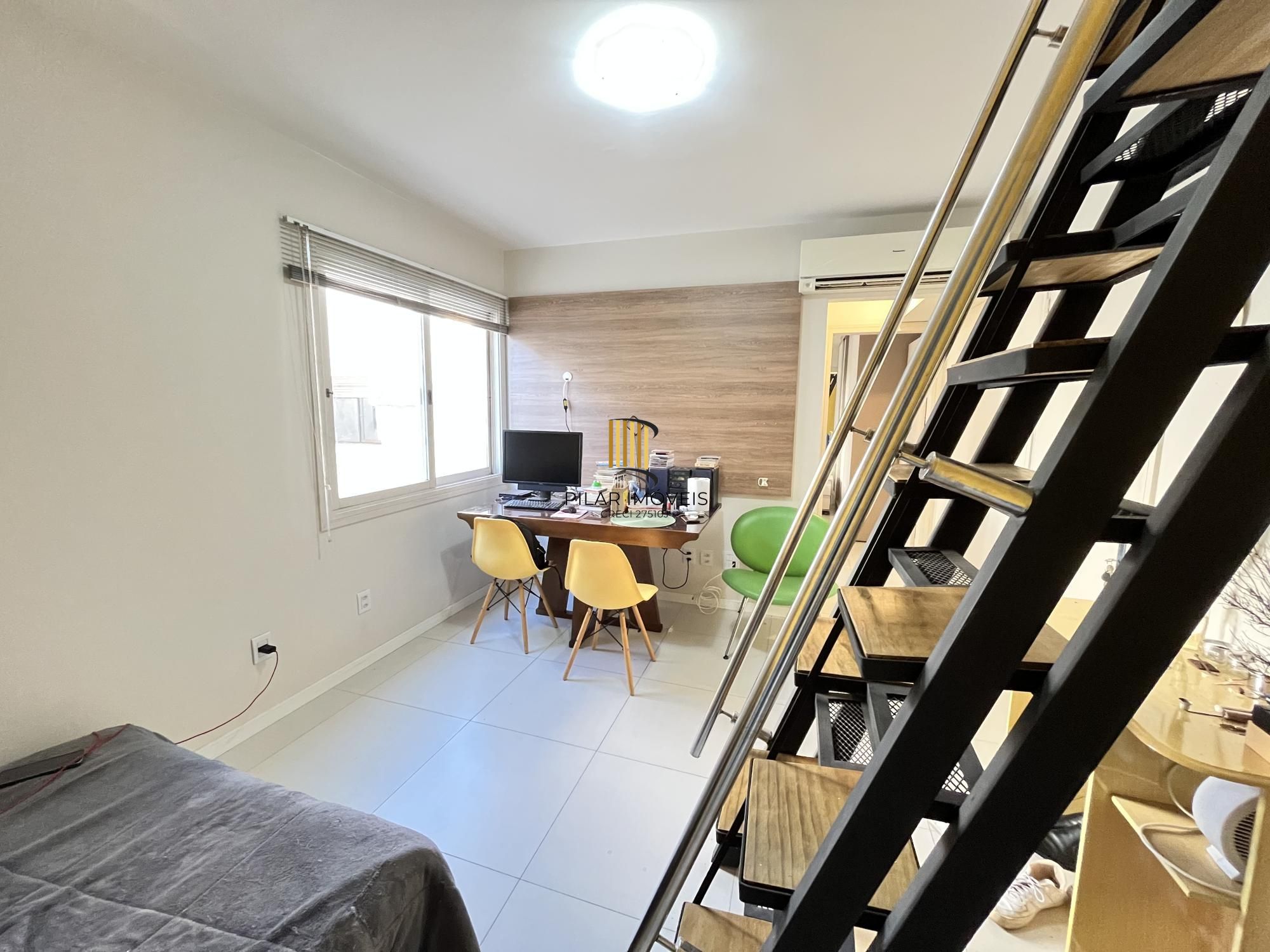 Apartamento de 2 quartos, suíte e 1 vaga de garagem no bairro Santana em POA/RS