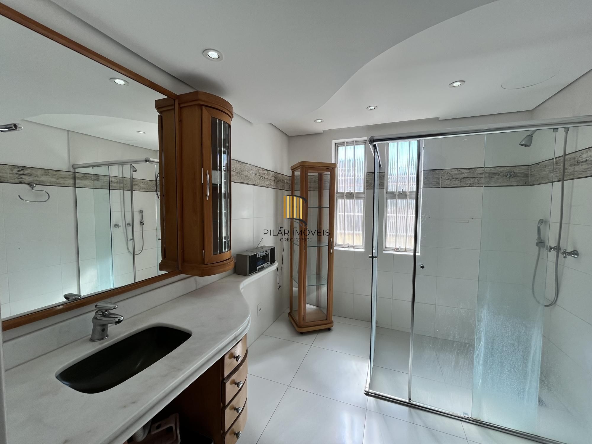 Apartamento de 4 quartos, suíte, amplo closet, dependência e 2 vagas de garagem