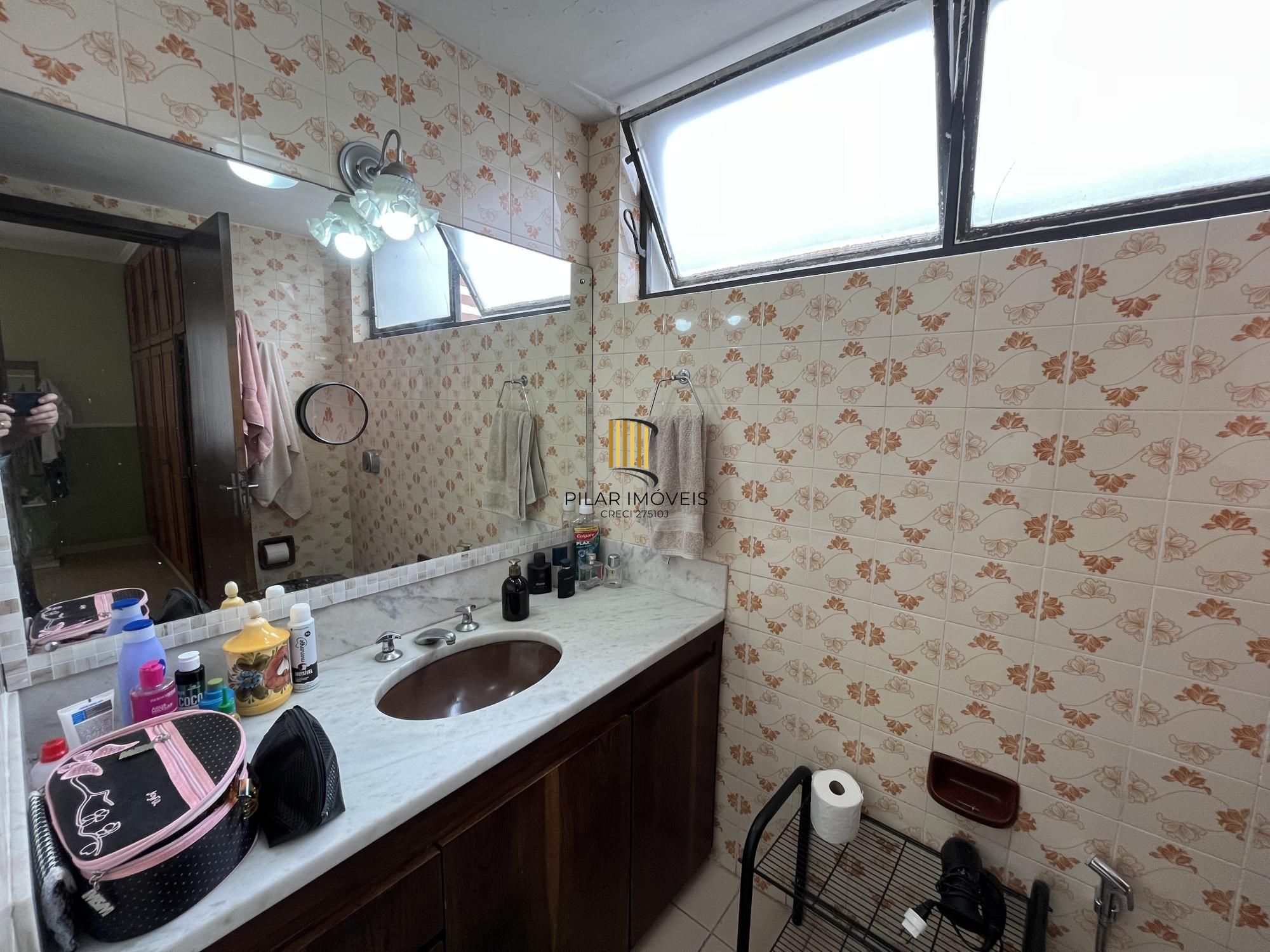 Apartamento de dois quartos com suíte no bairro Menino Deus em Porto Alegre