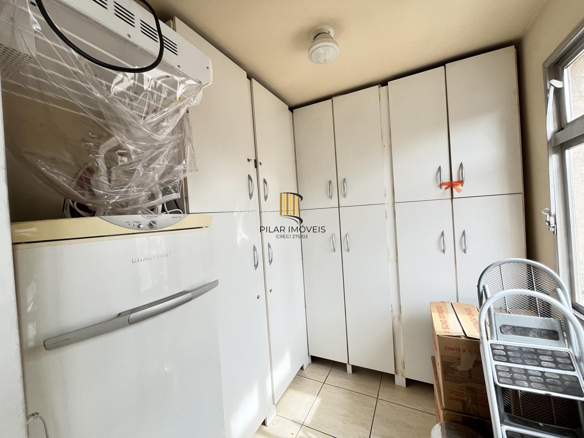 Apartamento de 2 quartos, suíte e 2 vagas de garagem no bairro Jardim Botânico.
