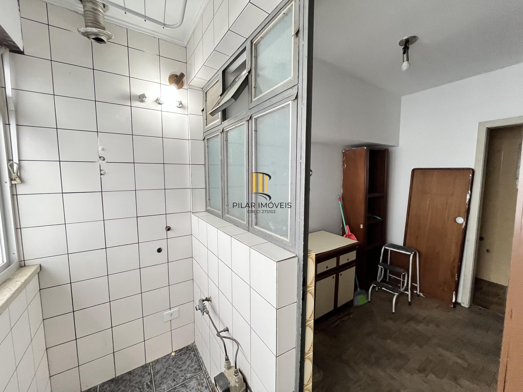 Apartamento de 3 quartos, churrasqueira e 1 vaga de garagem bairro Petrópolis