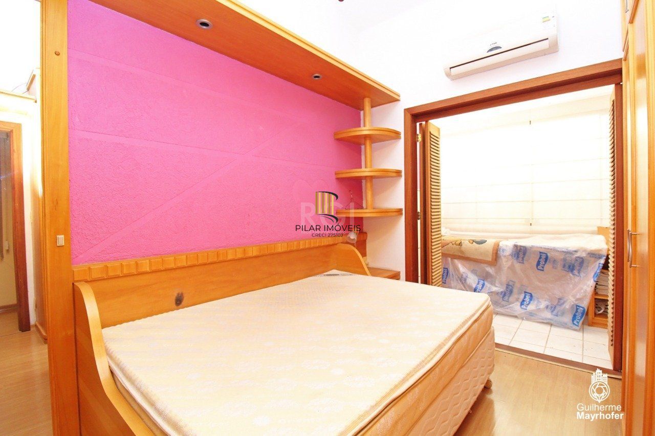 Casa para Venda - 347m², 5 dormitórios, sendo 2 suites, 3 vagas - São João