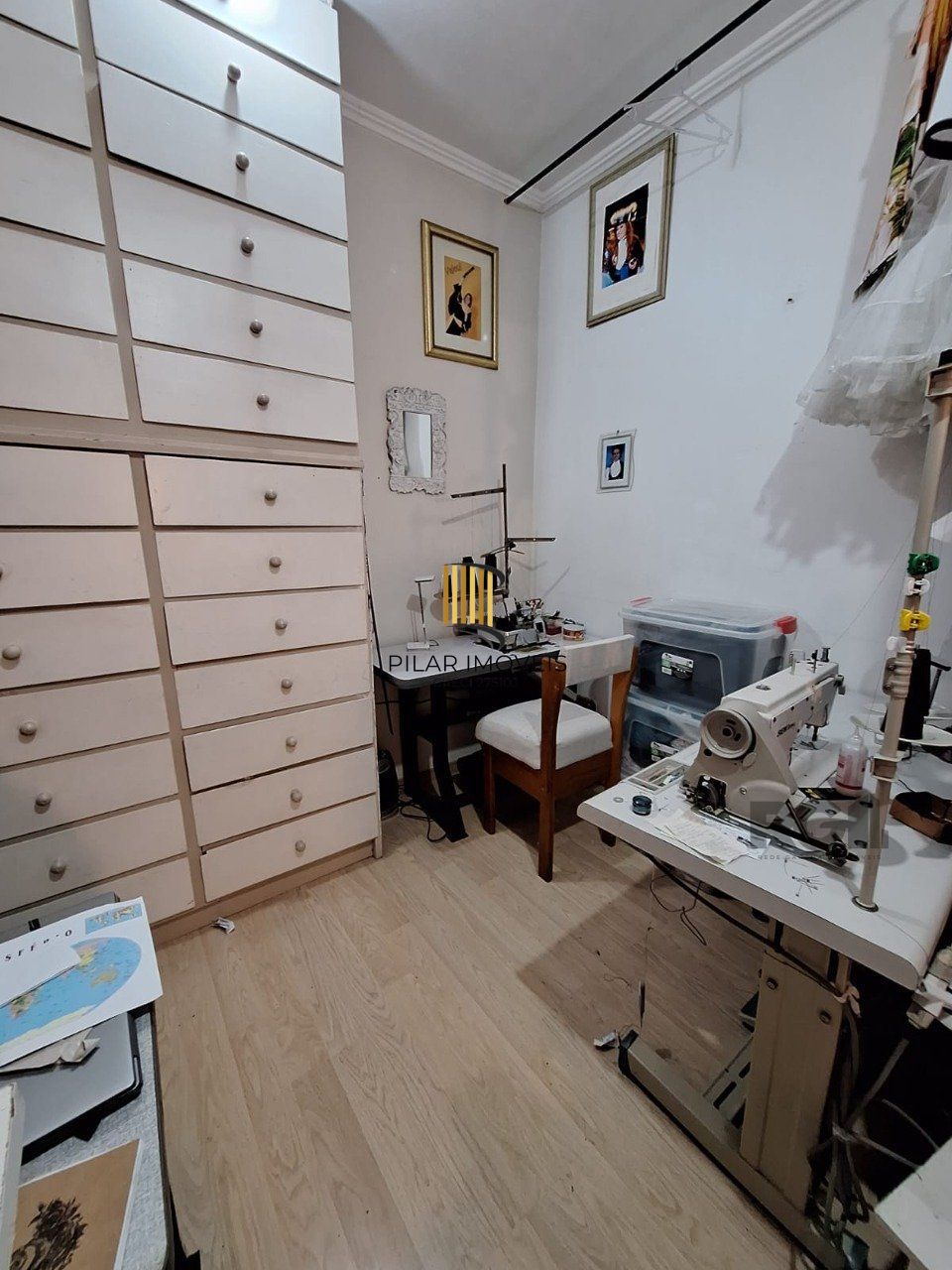 Apartamento de quatro dormitórios e uma vaga de garagem no bairro Bom Fim em Porto Alegre.