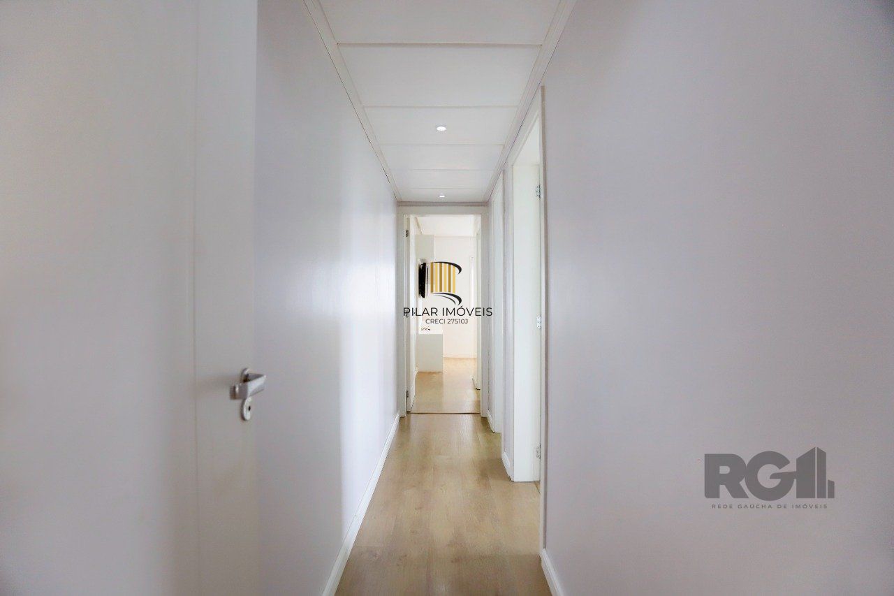 Apartamento de 2 quartos, suíte e 2 vagas de garagem no bairro Menino Deus