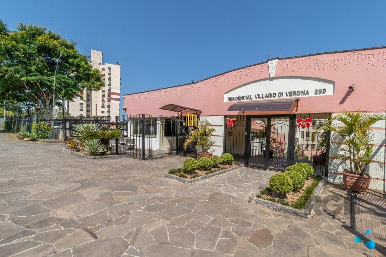 Apartamento de dois quartos e uma vaga de garagem em condomínio com infraestrutura de lazer e segurança.
