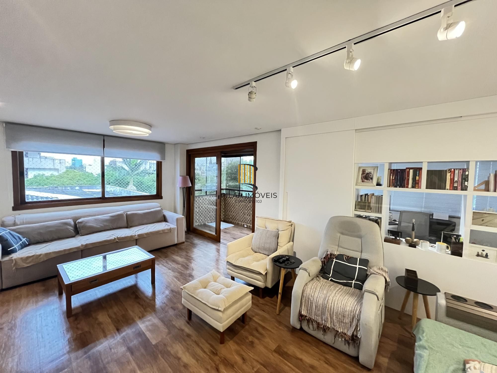 Apartamento de 3 quartos, 2 suítes, 1 americana e 2 vagas no bairro Farroupilha