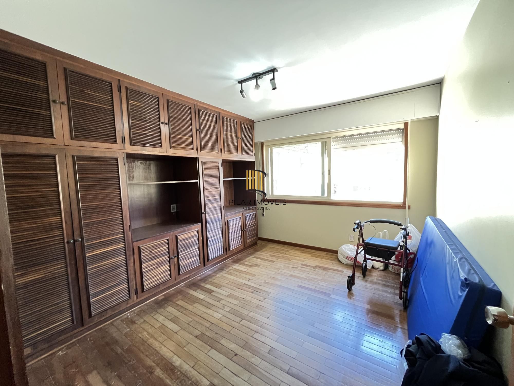 Apartamento de 3 quartos, suíte e 2 vagas de garagem no bairro Auxiliadora POA