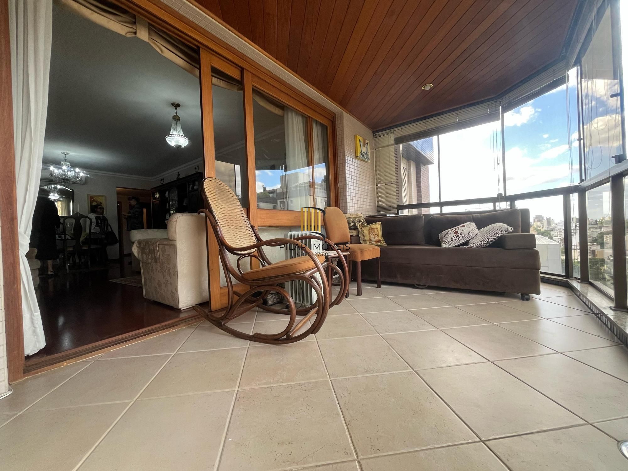 Apartamento 3 quartos, suíte, sacada, lareira, churrasqueira, 2 vagas de garagem