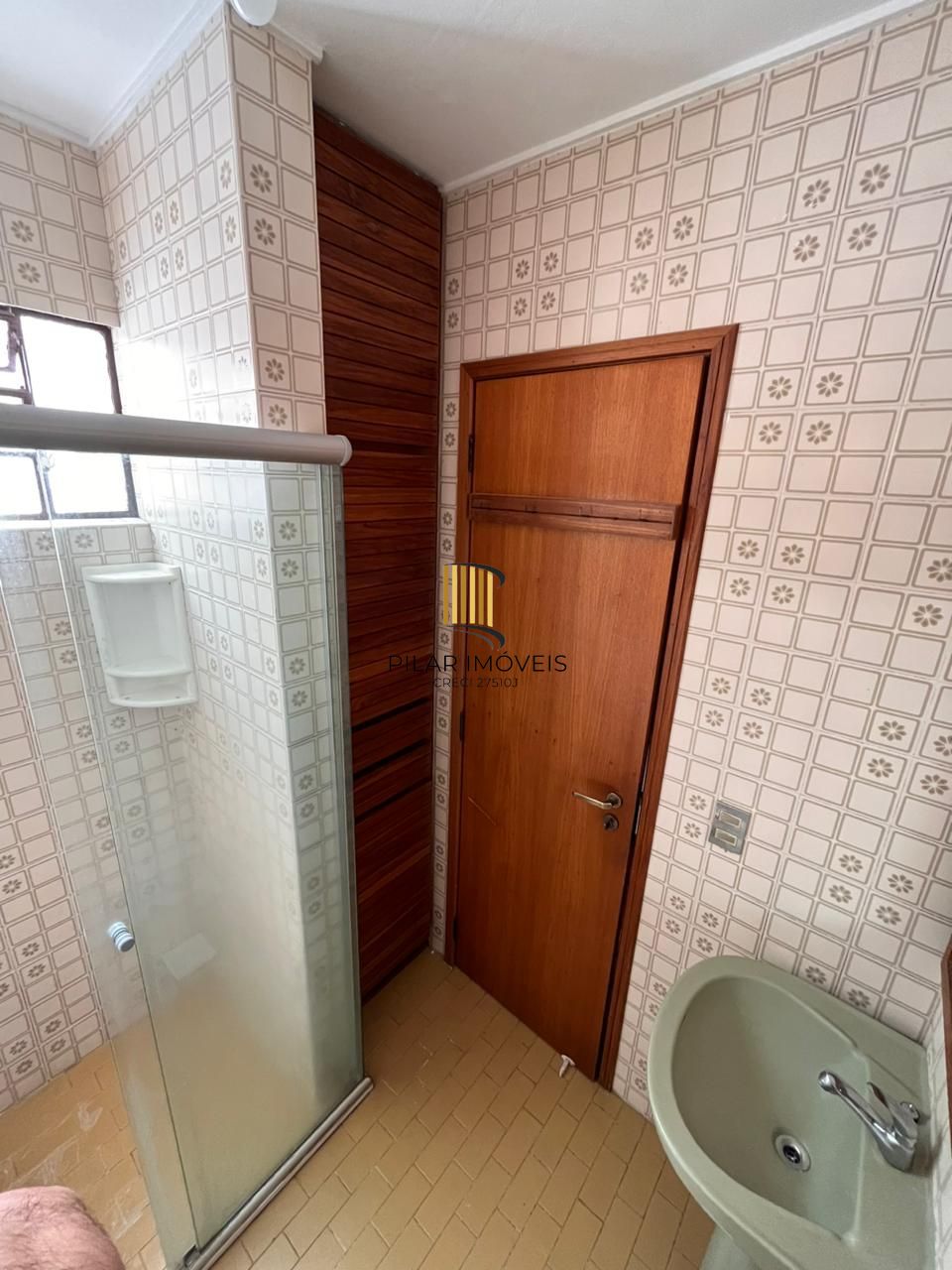 Apartamento de dois quartos e uma vaga de garagem no bairro Petrópolis em POA/RS