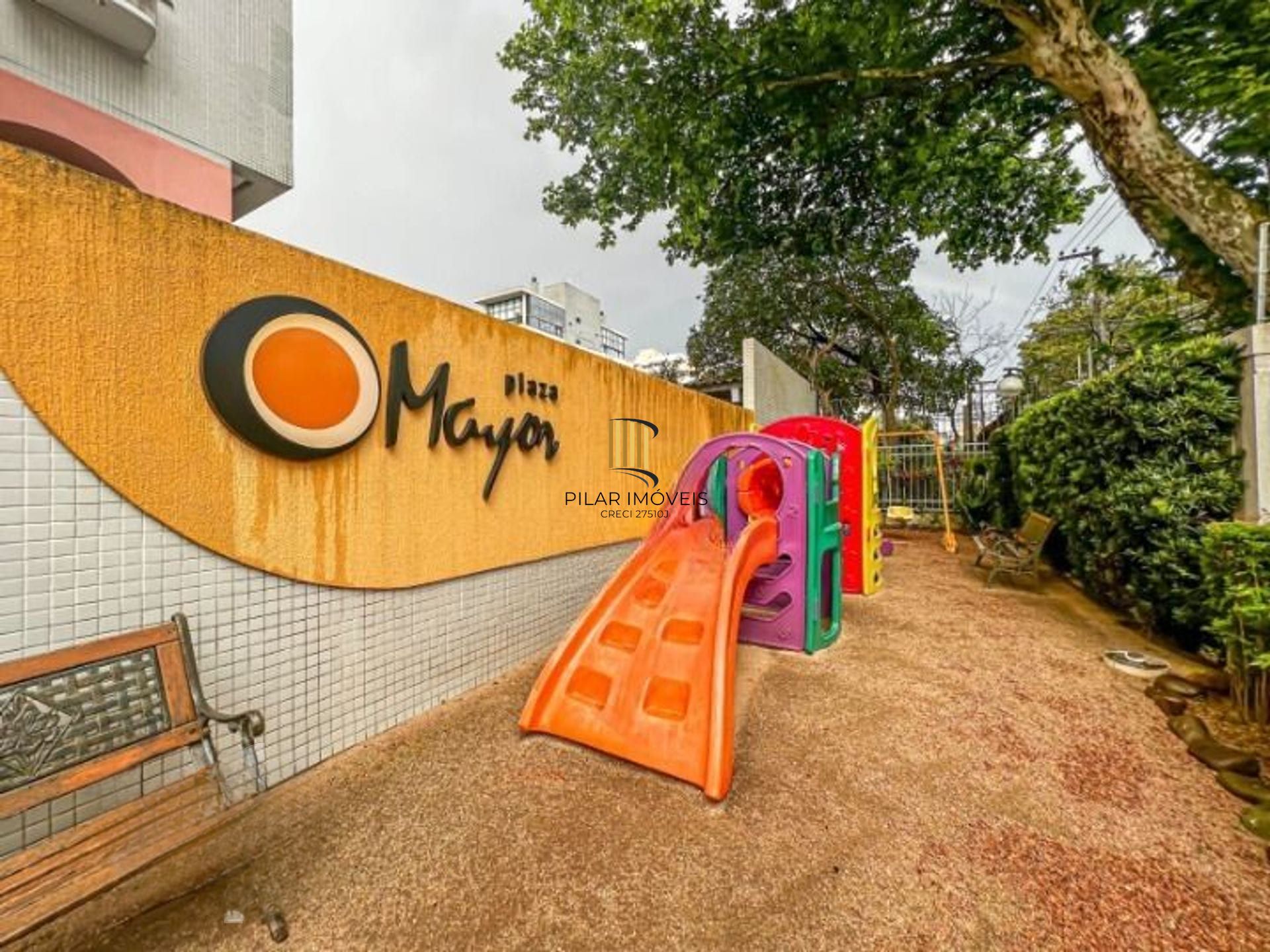 Apartamento de 3 quartos, suíte e 1 vaga de garagem no bairro Menino Deus em POA