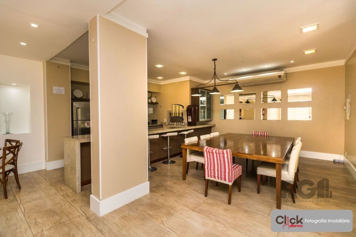 Vende apartamento de 3 quartos, sendo 1 suíte, mobiliado, 1 vaga coberta e escriturada, no Jardim Lindóia - Porto Alegre