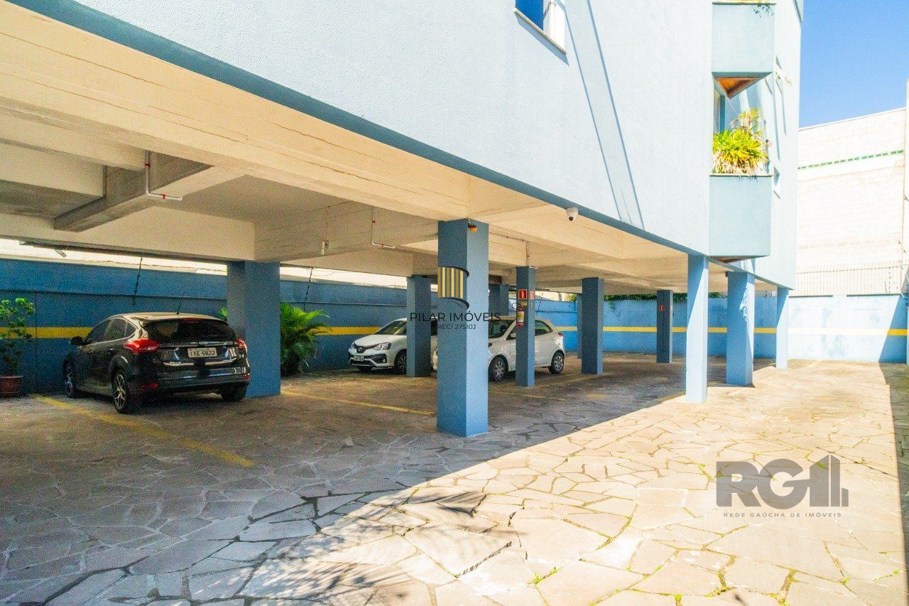 Apartamento de 1 quarto, sacada e uma vaga de garagem no bairro Santana POA/RS.