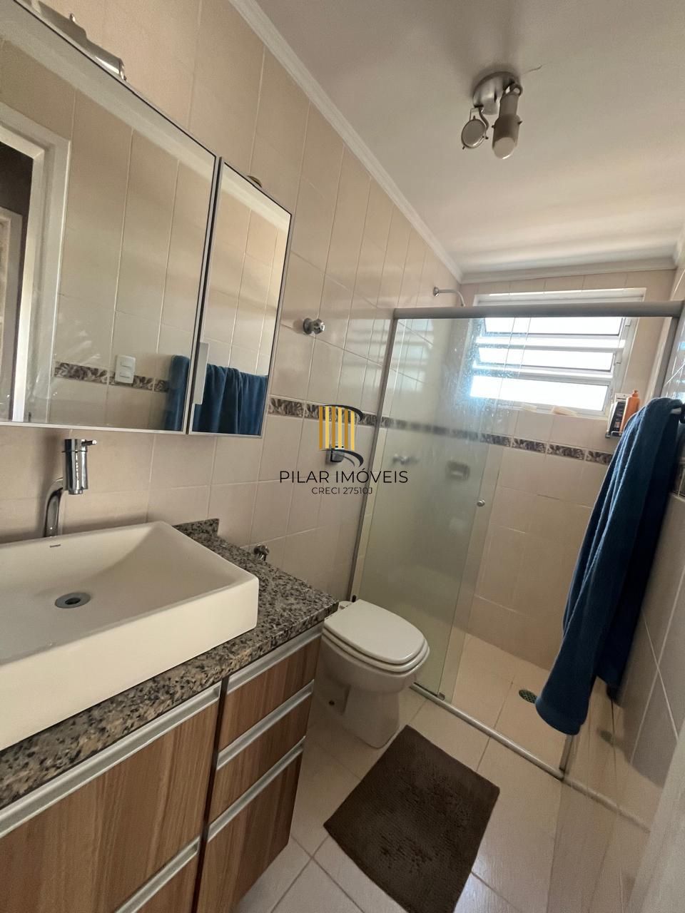 Apartamento de 2 quartos, 2 banheiros e 1 vaga de garagem no bairro Santana POA