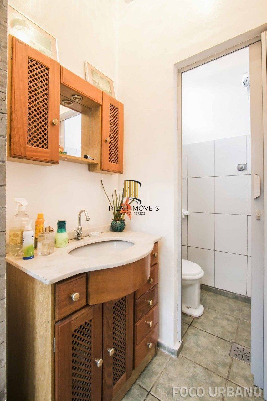 Casa para Venda - 250m², 4 dormitórios, 2 vagas - Petrópolis