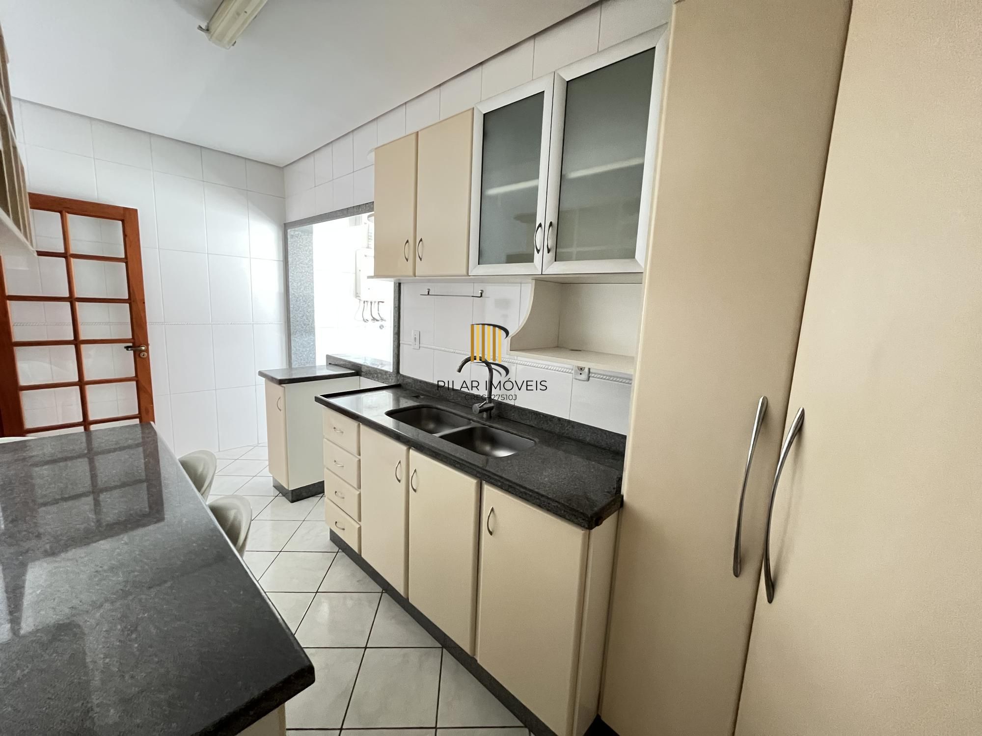 Apartamento de 2 quartos, suite e 1 vaga de garagem no bairro Menino Deus em POA