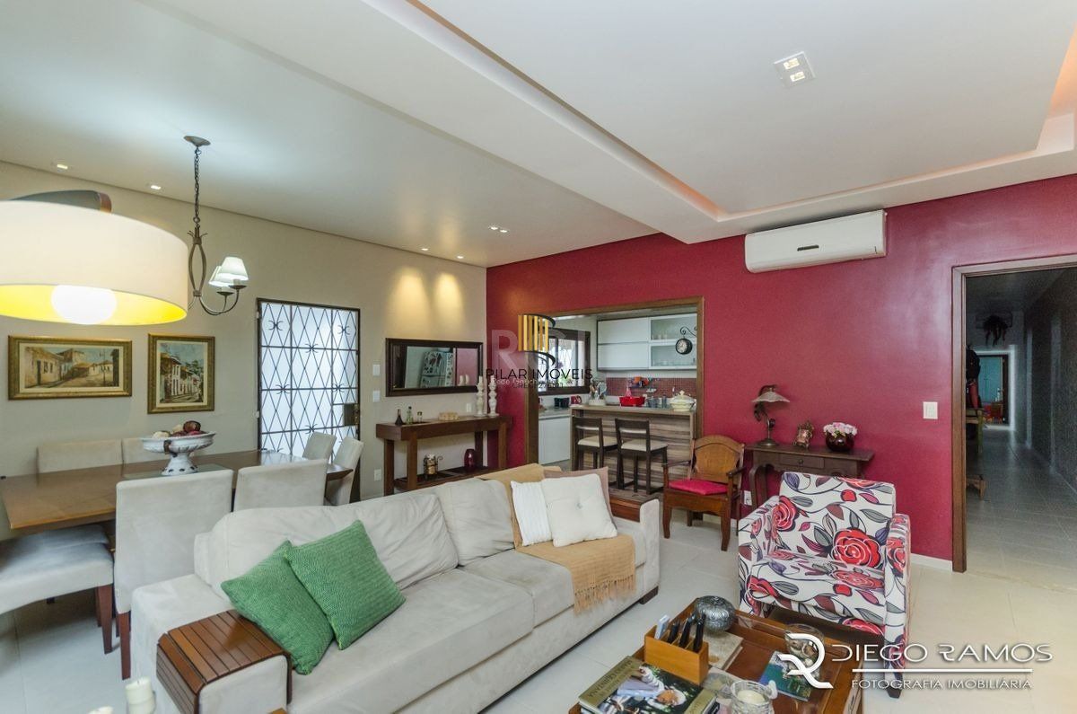 Casa para Venda - 216m², 4 dormitórios, sendo 1 suites, 4 vagas - Menino Deus