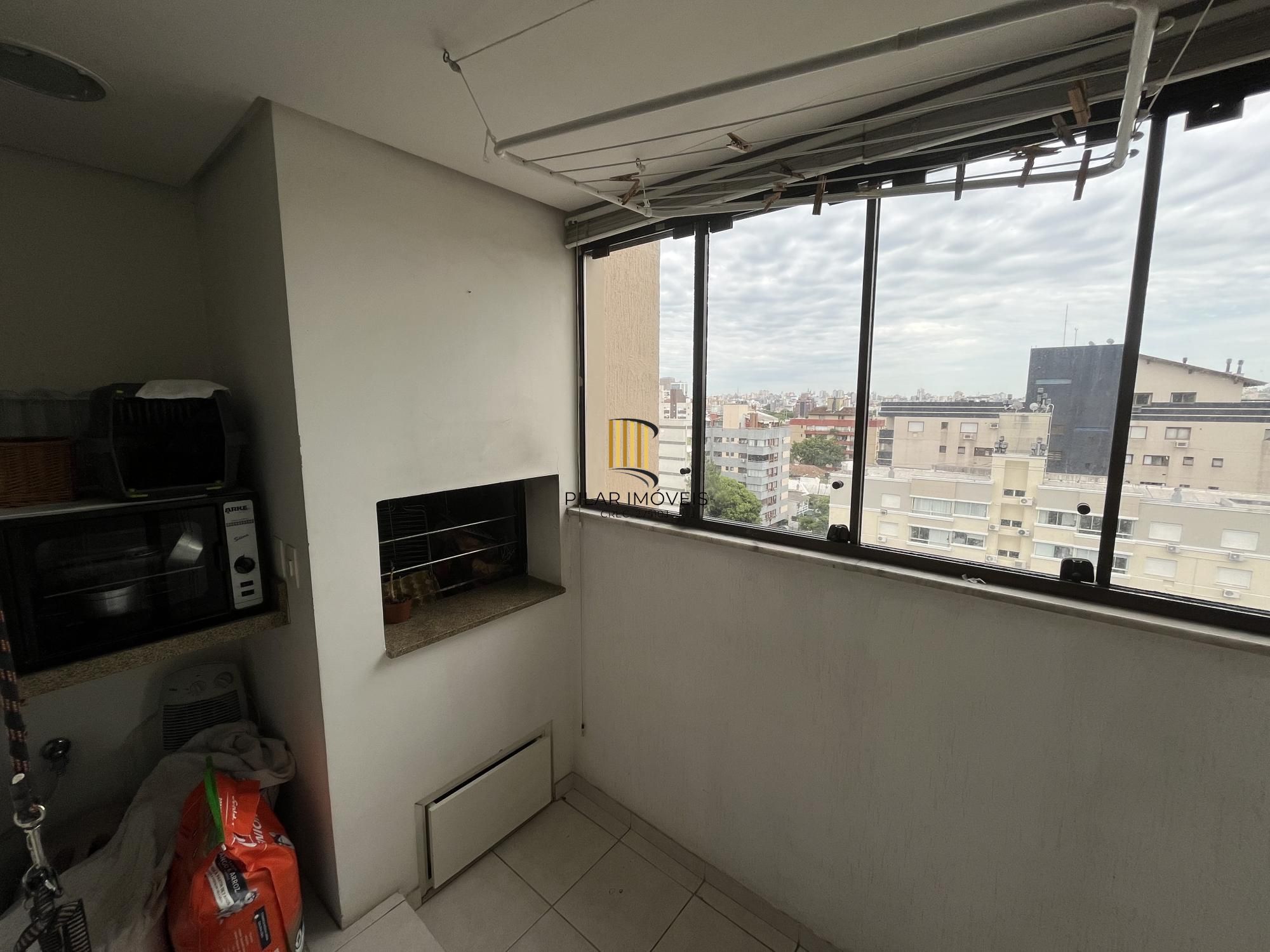 Apartamento de três dormitórios, suíte e uma vaga de garagem no bairro Santana
