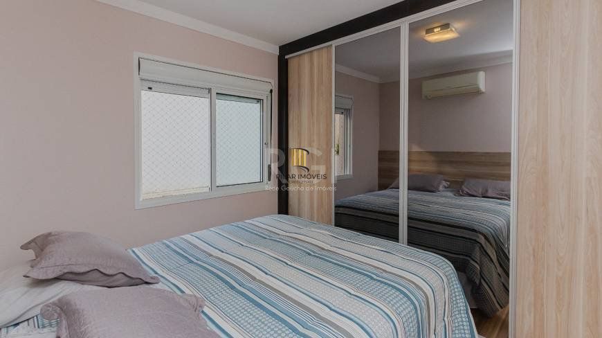 Apartamento de 3 dormitórios e 1 suíte no bairro Floresta em Porto Alegre
