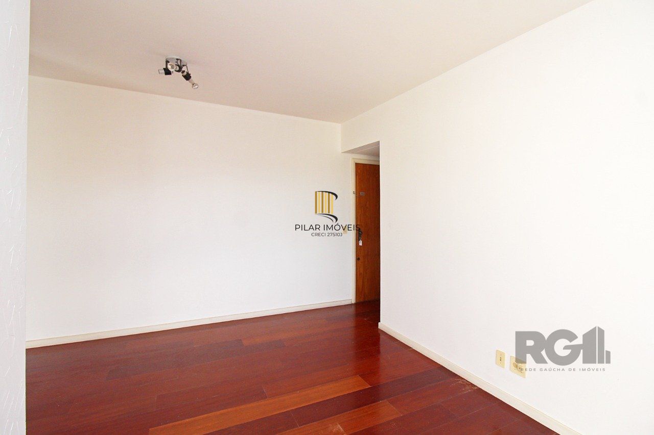 Apartamento de três dormitórios, suíte e 1 vaga de garagem no bairro Menino Deus